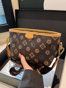 Fashionable Printed Small Bag Womens 2024 New Wide Shoulder Strap Dumpling Bag Versatile Commuter Single Shoulder Crossbody Bag