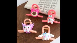 Jepit Rambut Korea Cinnamoroll Sanrio Lucu Fashion Anak Kartun Bear Pink Hairclip Aksesoris Rambut\\n\\n Apa Itu Jepit Rambut Korea Lucu?\\n\\nJepit rambut Korea lucu adalah aksesoris rambut yang berfungsi untuk menghiasi dan menambah kecantikan rambut anak-anak. Dengan desain yang unik dan lucu, jepit rambut ini dapat memberikan kesan imut dan manis pada penampilan anak.\\n\\n Karakteristik Utama Jepit Rambut Korea Lucu\\n\\nBerikut ini adalah karakteristik utama jepit rambut Korea lucu:\\n\\n- Desain unik dan lucu\\n- Warna-warna cerah dan menarik\\n- Bahan aman untuk anak-anak\\n- Mudah digunakan dan diaplikasikan pada rambut\\n\\n Mengapa Pilih Jepit Rambut Korea Lucu?\\n\\nJepit rambut Korea lucu memiliki beberapa kelebihan yang menjadikannya pilihan tepat untuk anak-anak, antara lain:\\n\\n- Memberikan kesan imut dan manis pada penampilan anak\\n- Meningkatkan kepercayaan diri anak dalam berpenampilan\\n- Cocok untuk anak-anak yang aktif dan suka bermain\\n\\n Cara Memilih Jepit Rambut Korea Lucu yang Tepat\\n\\nBerikut ini adalah beberapa hal yang perlu diperhatikan saat memilih jepit rambut Korea lucu yang tepat untuk anak:\\n\\n Perhatikan Kualitas Bahan dan Desain\\n\\nPilihlah jepit rambut yang terbuat dari bahan aman dan berkualitas tinggi, serta memiliki desain yang unik dan lucu.\\n\\n Cocokkan dengan Gaya Rambut Anak\\n\\nPastikan jepit rambut yang dipilih sesuai dengan gaya rambut anak, agar penampilannya tetap rapi dan menarik.\\n\\n Perhatikan Ketersediaan dan Harga\\n\\nPilihlah jepit rambut yang mudah didapatkan dan sesuai dengan budget.\\n\\n Cara Menggunakan Jepit Rambut Korea Lucu\\n\\nBerikut ini adalah langkah-langkah memakai jepit rambut Korea lucu:\\n\\n1. Siapkan jepit rambut yang akan digunakan\\n2. Potong rambut anak menjadi panjang yang diinginkan\\n3. Bagi rambut menjadi beberapa bagian\\n4. Pasang jepit rambut pada bagian-bagian rambut yang telah dibagi\\n5. Sesuaikan posisi jepit rambut agar terlihat rapi dan menarik\\n\\nBerikut ini adalah beberapa tips merawat jepit rambut Korea lucu:\\n\\n- Bersihkan jepit rambut secara rutin dengan menggunakan kain lembut atau sikat kecil\\n- Simpan jepit rambut di tempat yang aman dan tidak mudah rusak\\n- Hindari penggunaan jepit rambut pada rambut yang basah atau lembab\\n\\n Jepit Rambut Korea Lucu: Aksesoris Rambut Sanrio\\n\\nJepit rambut Korea lucu dapat menjadi pilihan tepat sebagai aksesoris rambut Sanrio untuk anak-anak. Dengan desain yang unik dan lucu, jepit rambut ini dapat memberikan kesan imut dan manis pada penampilan anak.\\n\\n Aksesoris Rambut Sanrio untuk Anak\\n\\nAksesoris rambut Sanrio untuk anak-anak dapat memberikan kesan imut dan manis pada penampilan anak. Beberapa contoh aksesoris rambut Sanrio yang populer antara lain:\\n\\n- Jepit rambut Cinnamoroll\\n- Jepit rambut Hello Kitty\\n- Jepit rambut My Melody\\n\\n Jepit Rambut Pink & Karakter Kartun Bear\\n\\nJepit rambut pink dan karakter kartun bear dapat menjadi pilihan tepat sebagai aksesoris rambut untuk anak-anak. Dengan desain yang unik dan lucu, jepit rambut ini dapat memberikan kesan imut dan manis pada penampilan anak.\\n\\nJadi, jika Anda sedang mencari aksesoris rambut yang menarik dan lucu untuk anak-anak, jepit rambut Korea lucu adalah pilihan tepat yang dapat Anda pertimbangkan. Selamat mencoba!\"
