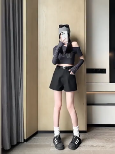 Quần short đùi nữ cạp cao phối 2 nút sắt cá tính - S11