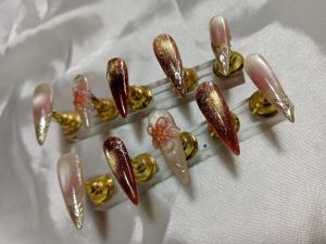 เล็บปลอมสีลูกแก้ว มีกาวตะใบแถม