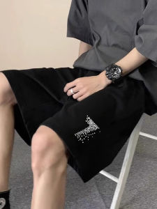 กางเกงขาสั้นกีฬาชายทรงหลวมสไตล์อเมริกันสำหรับฤดูร้อน กางเกงขายาวทรงตรงสำหรับเล่นบาสเก็ตบอลและชายหาด กางเกงขายาวห้าส่วน