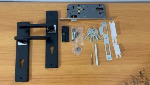 1 SET HANDLE PINTU RUMAH UKURAN BESAR 25 CM / WARNA HITAM / DESIGN MODERN / LENGKAP TINGGAL PASANG