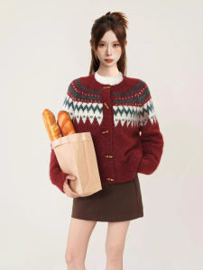 เสื้อสเวตเตอร์ถักขนกระต่ายสไตล์ย้อนยุคฤดูหนาวสีแดงคริสต์มาสสำหรับผู้หญิง ทรงหลวม ปกแกะ กระดุม แขนยาว เสื้อคาร์ดิแกนถักแบบสวมหัว