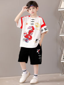 เสื้อยืดแขนสั้นผ้าฝ้ายสำหรับเด็กชาย ชุดฤดูร้อน 2025 ใหม่ ทรงหลวม สไตล์ย้อนยุค ชุดเด็กชาย ชุดเสื้อยืดแขนสั้น ชุดเด็กชาย