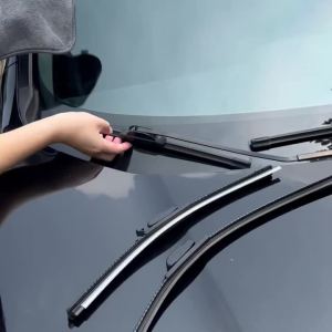 2pcs Front Windshield Windscreen Wiper Blades Carbon Fibre Wipers For Toyota Urban Cruiser 2007-2016 2008 2009 2010 2011 2012