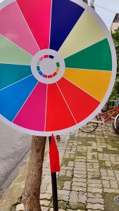 Vòng quay xổ số lucky wheel khổng lồ 60 cm cao 2 mét 12 ô trúng thưởng quay ngẫu nhiên trò chơi sự kiện event