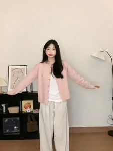 Laz Nigori เสื้อโค้ท เสื้อคลุม เสื้อกันหนาว เสื้อคาร์ดิแกนถักนิตติ้ง เสื้อคลุมคอกลม ขนนุ่ม อบอุ่น สไตล์ฝรั่งเศส สำหรับผู้หญิง 2025 สินค้าใหม่ประจำฤดูใบไม้ร่วงและฤดูหนาว