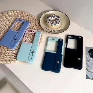 Hard Case Kompatibel untuk Samsung Galaxy Z Flip 6 Silikon Macaron Candy dengan Wristband dan Stand Pegangan Tangan Elegan dengan 2 Warna Kontras Cover Protection