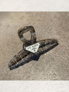 กิ๊บติดผมรูปสามเหลี่ยมโปร่งใสขนาดใหญ่ แฟชั่น ดีไซน์ตัวอักษร ตกแต่งผมด้านหลังศีรษะ กิ๊บติดผมแบบทันสมัย ​​เครื่องประดับผม