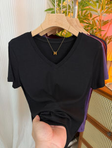 เสื้อยืดคอกว้างแขนสั้นทรงหลวมสไตล์เกาหลีสำหรับผู้หญิงในช่วงฤดูร้อนปี 2025 เสื้อตัวบนสีพื้นลำลองที่สวมใส่สบาย