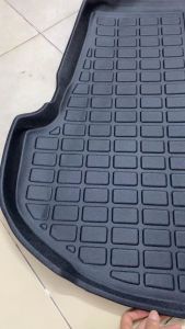 Lót cốp xe Toyota Fortuner 2006 đến 2025 chất liệu nhựa không mùi không thấm nước dễ dàng vệ sinh.