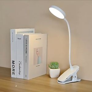 Perlindungan Mata Dengan Klip Lampu Meja Belajar