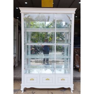 Lemari Pajangan Kaca Hias Kristal 3 Pintu PREMIUM/trinityjayafurniture