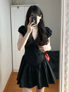 ชุดเดรสสั้นทรงเอเอวสูงสีดำ คอวี แขนสั้น ผ้าฝ้าย ฤดูร้อน สำหรับผู้หญิง ชุดเดรสยาวปานกลางสไตล์วันพีซ แฟชั่นฤดูร้อน