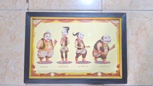 Hiasan dinding Lukisan Cetak Pewayangan Punakawan  plus bingkai ukuran 35x52cm