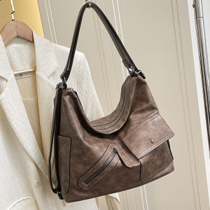 กระเป๋าสะพายข้างหนังนิ่มทรงมอเตอร์ไซค์สไตล์ย้อนยุคสำหรับผู้หญิง ความจุขนาดใหญ่ กระเป๋าสะพายข้างแบบปรับได้ กระเป๋าสะพายข้างหนัง PU สำหรับผู้หญิง