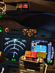 Boeing 737NG 737-800 ไฟเตือน หัวเข็มขัด สร้อยข้อมือ เครื่องประดับแฟชั่น อุตสาหกรรมการบิน วัสดุอะคริลิก สีสันสดใส