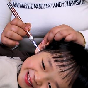 Set Pembersih Telinga Bayi Korek Kuping LED (Gratis Baterai)