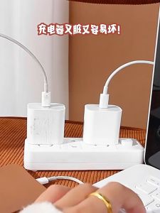 Vỏ bọc bảo vệ củ sạc và cáp sạc Chú Chó Phi Công cho trái táo bằng silicon