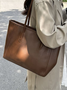 Retro Large Capacity Tote Bag Commuter Womens Bag Fashionable Korean Style Single Shoulder Bag for Office And Travel