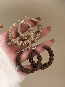 Moka Brown Leather Ear Cuffs Autumn Winter Elegant Casual Womens Fashion Jewelry Fresh out Fresh Look Folded Texture Earrings