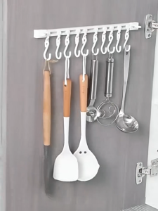 ตะขอแขวนรางเลื่อน ตะขอแขวนอุปกรณ์ครัวแบบมีกาว ราวแขวนเสื้อผ้าในตู้ ตะขอแขวนกุญแจประตูและกระเป๋า