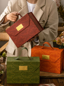 Elegant Wedding Favour Box Flip Cover Gift Box for Bridesmaid Groomsmen Festive Sugar Souvenir Box Retro Style Creative Gift