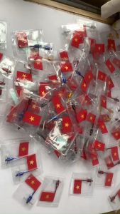 Cờ Việt Nam gắn ốc chân gương CNC