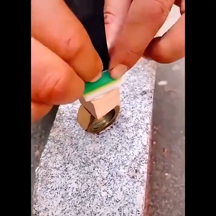 แข็งแกร่งกว่าการเชื่อมด้วยไฟฟ้า 100000 เท่า กาวเชื่อมโลหะ แห้งทันทีการเชื่อม 50ปีไม่มีหลุด กาวติดเหล็กแท้ กาวซ่อมโลหะ