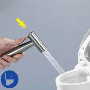 เครื่องฉีดชำระแบบกดน้ำในห้องน้ำ เครื่องล้างสำหรับผู้หญิง อุปกรณ์ทำความสะอาดห้องน้ำ หัวฉีดแรงดันสูง สำหรับใช้ในครัวเรือน