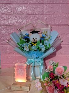 Bucket Boneka + Bunga Artificial