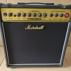 Ampli gitar custom 8inch spek sudah distorsi dan reverb ngerii bonus kabel jek dan pick