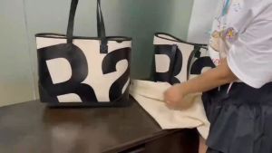 กระเป๋าทรง TOTE และทรงถัง รุ่นใหม่ Rally 17 นิ้ว  สินค้าพร้อมกล่องเเละถุงผ้า คอลเลคชั่นใหม่ล่าสุด งาน 1:1 เท่านั้น สินค้าในไทย พร้อมส่ง