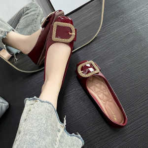 รองเท้าส้นแบนหนัง PU ทรงหัวเหลี่ยม ดีไซน์เรียบง่าย สไตล์เกาหลี สำหรับผู้หญิง รองเท้าแต่งงานสีแดง รองเท้าแฟชั่นฤดูใบไม้ผลิ 2024