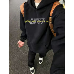 เสื้อฮู้ดขนแกะแฟชั่นสตรีทหนาสำหรับผู้ชาย เสื้อสเวตเตอร์คอตตอนพร้อมพิมพ์ลายตัวอักษรแบบมีฮู้ดสำหรับฤดูใบไม้ร่วงและฤดูหนาว