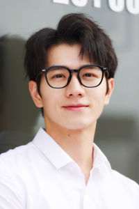 Multifocal Reading Glasses & Progressive Multifocal Lens: A Guide for Men