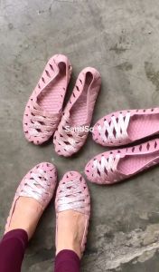 SandSo - Q400 PTY Shoes: Sepatu Sandal Wanita Perempuan Slip On Slipper Flipper Flat Teplek Slop Selop Slide Empuk Lentur Karet Rubber Jelly Plain Polos Sendal Rumah Pantai Kerja Kantor Cewe Cewek Anti Licin Air Indoor Outdoor Casual