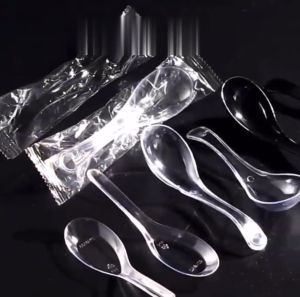 ช้อนข้าวพลาสติกสีใส/ดำ คุณภาพสูง แพ็ค 50 ชิ้น สำหรับครัวเรือน