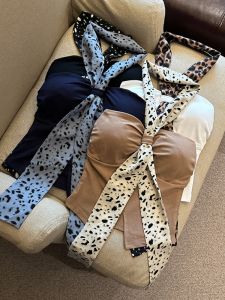 GUZILIAN | เสื้อกล้ามสายเดี่ยวลายเสือดาวสไตล์อเมริกันสำหรับผู้หญิงในช่วงฤดูร้อน เสื้อครอปสายเดี่ยวพร้อมแผ่นเสริมหน้าอก สไตล์เกาหลี