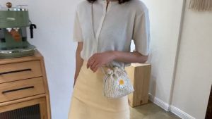 BAO045 Tas Selempang Bucket Serut Bahan Anyaman Bunga /Tas Bahu & Crossbody