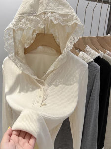 WANGGONGZHU | เสื้อยืดคอกลมแขนยาวลายลูกไม้พร้อมหมวกสำหรับผู้หญิง ฤดูใบไม้ผลิและฤดูใบไม้ร่วง ดีไซน์เก๋ไก๋ แฟชั่น ผ้าขนแกะ ทรงสลิมฟิต