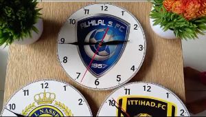 Jam dinding kayu motif Bola Liga Arab