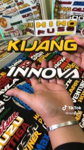 EMBLEM MOBIL INNOVA EKSTERIOR MOBIL TOYOTA VARIASI TIMBUL 3D BAHAN FIBERGLASS