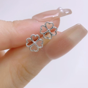 LAZO DIAMOND Everyday Lucky Clover Stud Earrings in 375/9K White Gold