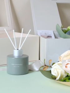 NEW Holiday Gifts Rose Flower Aromatherapy Bottle Reed Diffuser Perfume in Elegant Flower Gift Box for Relaxation and Celebrations