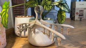 ไม้แขวนหนีบผ้า ราวหนีบผ้า ไม้แขวน ราวตากผ้า คลิกที่หนีบผ้า