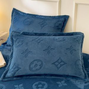 Thickened Milk Coral Flocking Pillowcase Pair 48x74 Carved Flower Design Luxury Rectangular Polyester Fiber Home Bedding