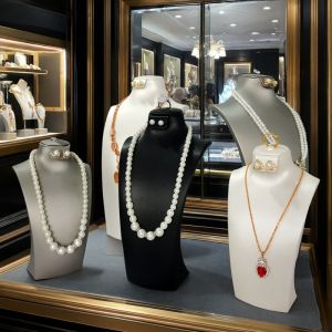 Jewelry Store Window Display Props Necklace Stand Portrait with Necklace Ring And Earring Showcase Set for Jewelry Display