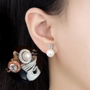 ต่างหูแป้น ไข่มุกแท้ 100% ต่างหูไข่มุกประดับเพชรสวิส คัดเกรดสวยวาว เครื่องประดับมุกแท้ Stunning Pearl Stud Earrings S925 / Semi-Round Real Pearl สินค้าพร้อมส่ง แพคเกจกล่องกำมะหยี่ มีใบรับรอง