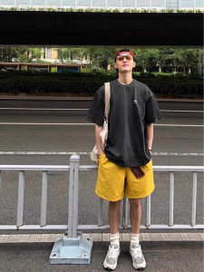 กางเกงขาสั้นสีเหลืองแห้งเร็วสไตล์อเมริกันสำหรับผู้ชาย กางเกงขาสั้นสำหรับเล่นบาสเก็ตบอล วิ่ง ออกกำลังกาย ฤดูร้อน กางเกงขายาวทรงหลวม